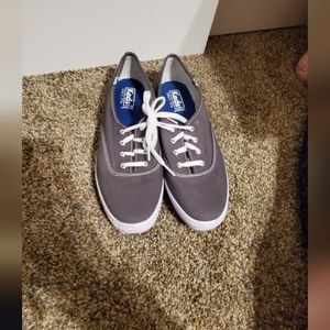 Keds tennies size 9